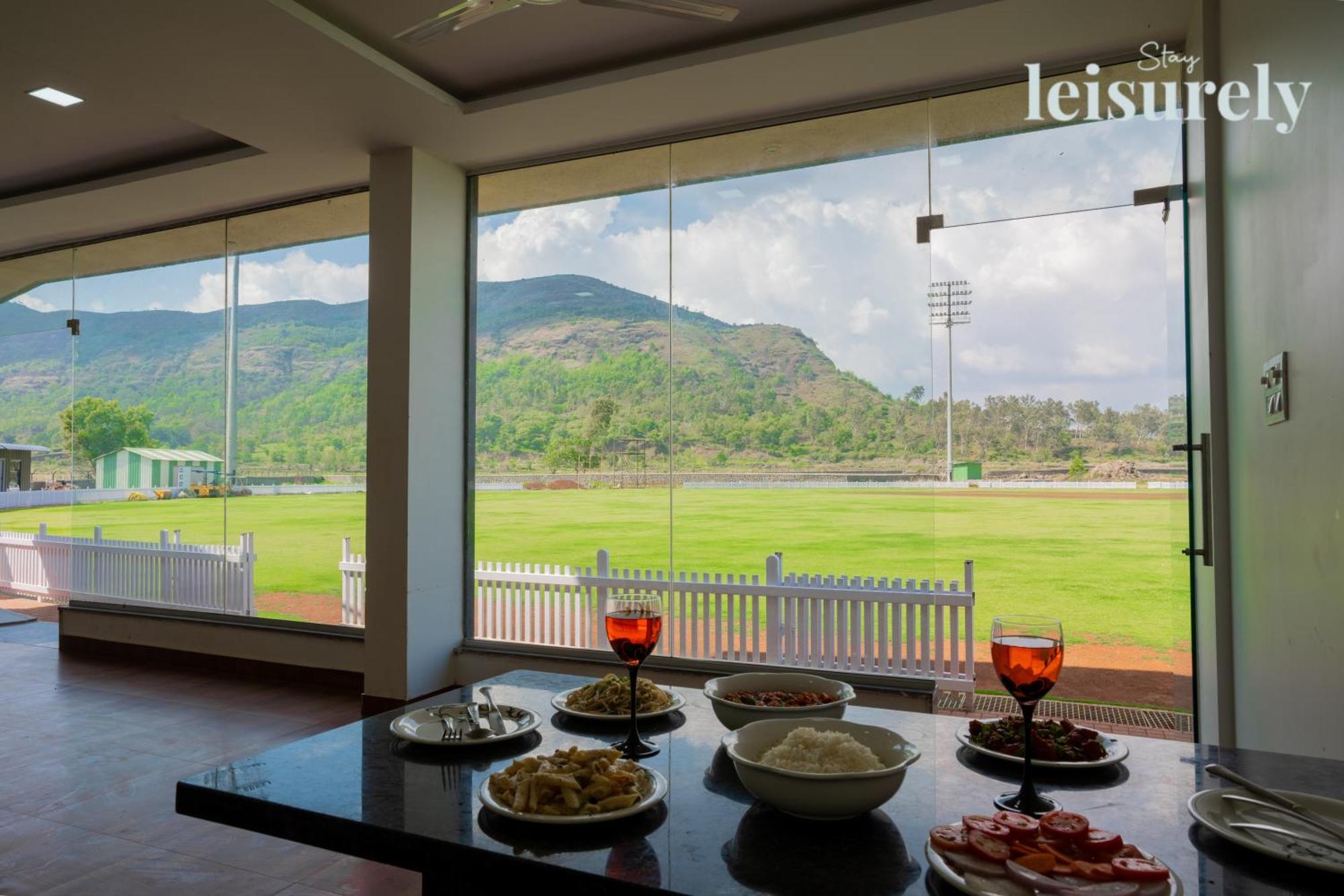 Stay Leisurely - Pavilion By The Hills, Lonavala - Stadium View Rooms Exterior foto